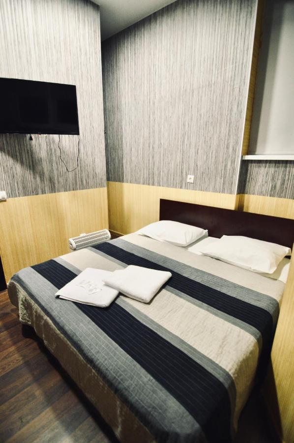 Uno Apart Hotel เคียฟ ภายนอก รูปภาพ